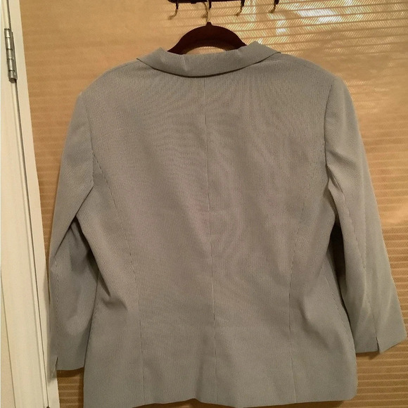 JM STUDIO~BLUE PINSTRIPE~BLAZER~SIZE 16 - Picture 5 of 8